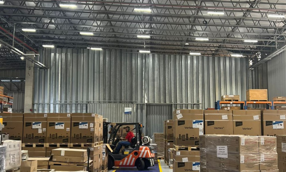 Como acertar na iluminação do seu centro de distribuição com LED